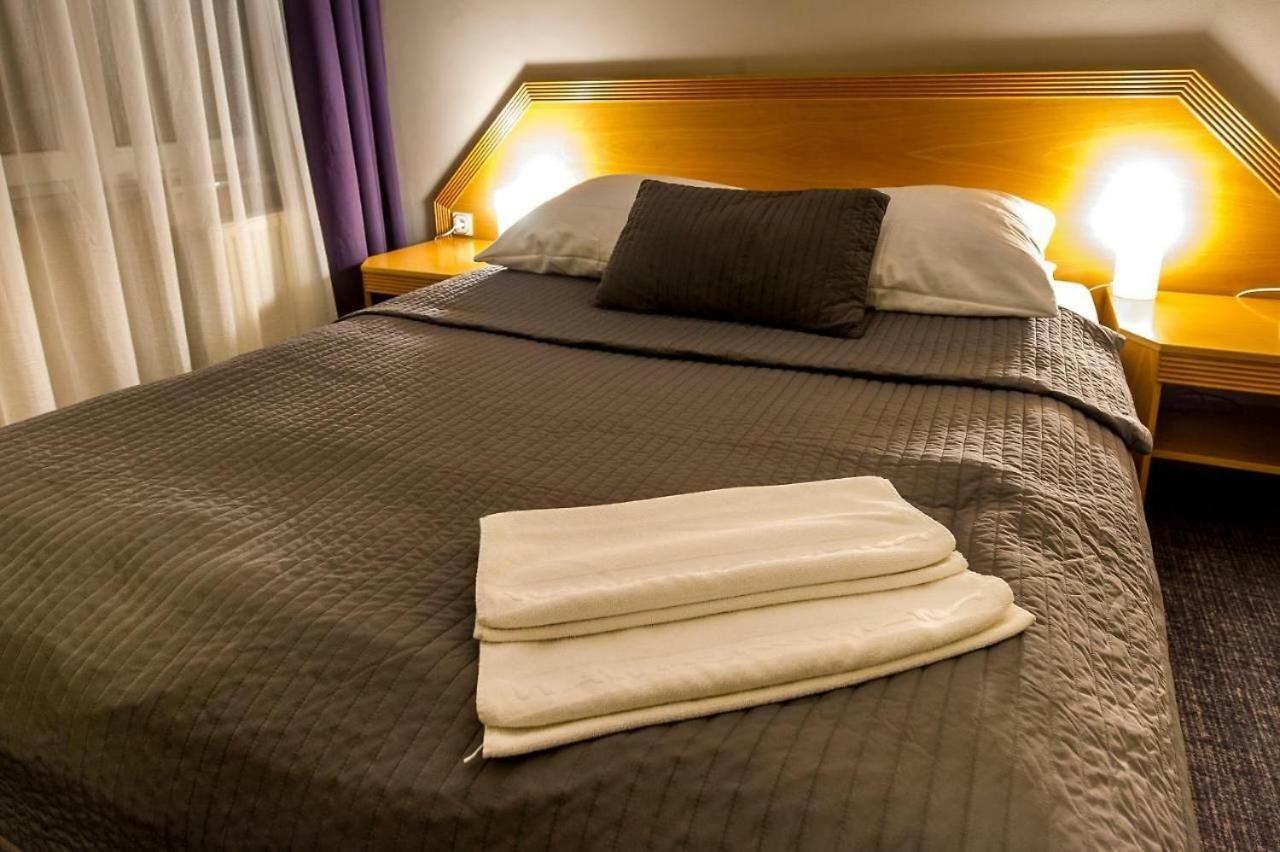 Wawrzkowizna Hotell Rząsawa Exteriör bild