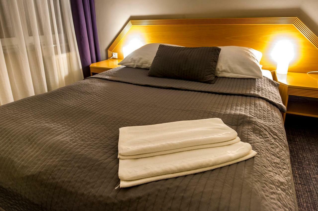 Wawrzkowizna Hotell Rząsawa Exteriör bild